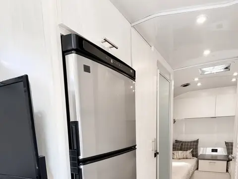 2024 Airstream Flying Cloud 25FB — photo 5