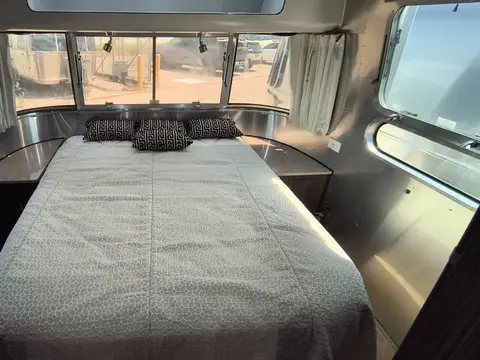 2018 Airstream International Signature 27FB; — photo 4