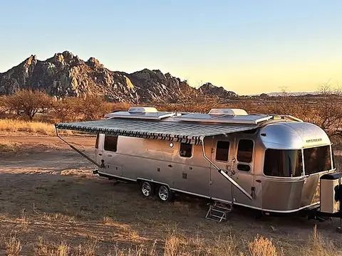 2018 Airstream Classic — photo 1