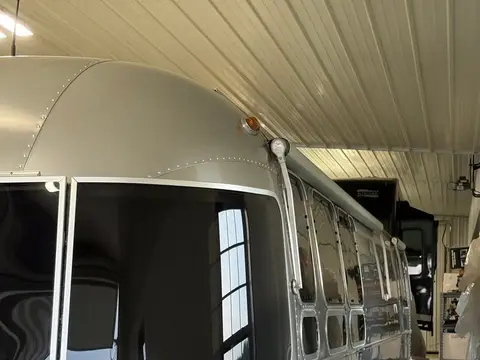 2013 Airstream Classic Limited 31' 31 ft — photo 2
