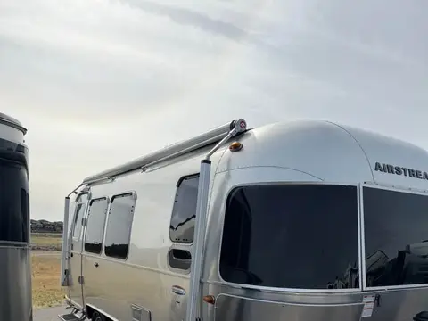 2019 Airstream International Serenity 23FB — photo 3