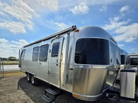 2016 Airstream International 28 — photo 1
