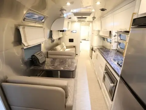 2023 Airstream Classic 33FB Twin — photo 3