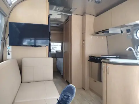 2016 Airstream Flying Cloud — photo 5