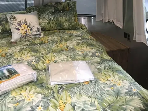 2017 Airstream Tommy Bahama Special Edition — photo 2