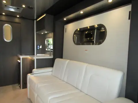 2021 Airstream Atlas Murphy Suite — photo 5