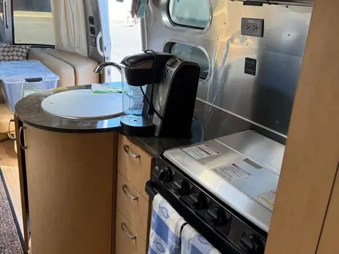 2015 Airstream Flying Cloud 25 ft — photo 3