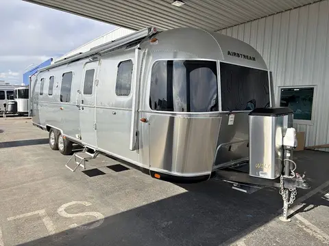 2018 Airstream Classic — photo 2