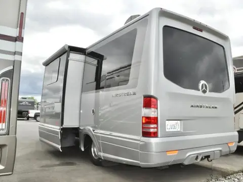 2020 Airstream Atlas — photo 3