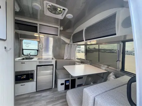 2025 Airstream Bambi 16RB — photo 3