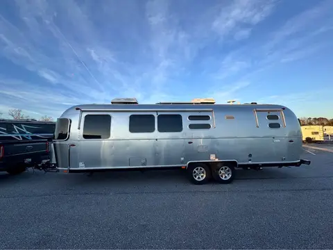 2021 Airstream Flying Cloud 30FB — photo 5