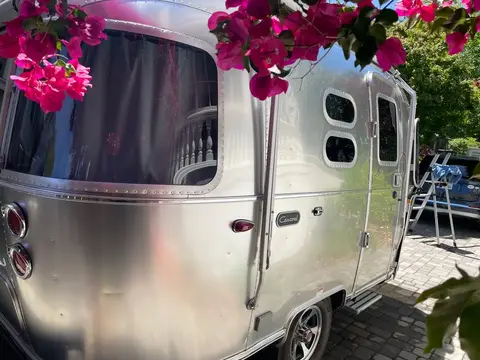 2020 Airstream Caravel 16RB — photo 2