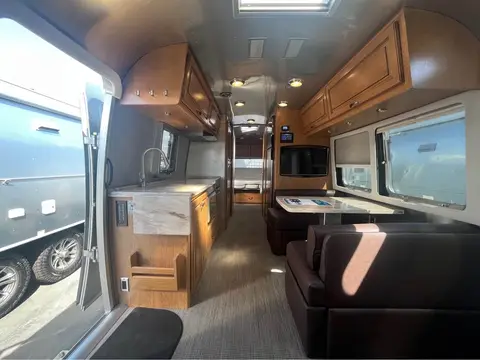 2018 Airstream Classic 30RBQ — photo 1