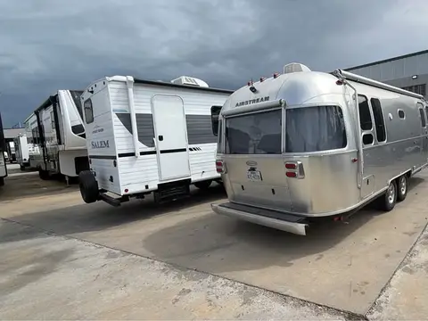 2019 Airstream Flying Cloud 26RB — photo 3