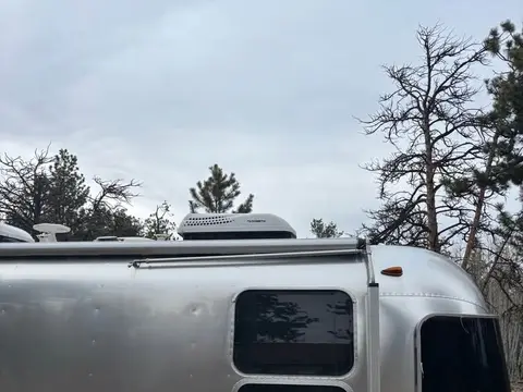 2019 Airstream Globetrotter 27RQB — photo 2