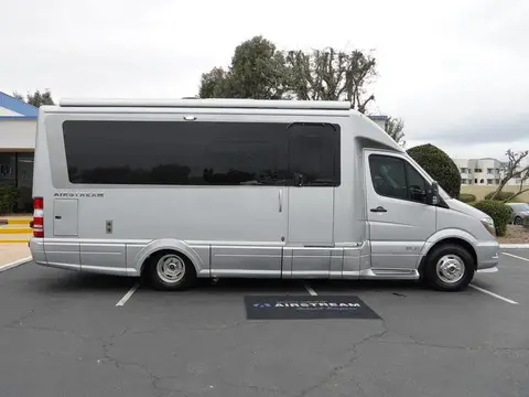 2018 Airstream Atlas — photo 2