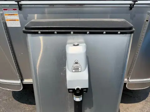 2018 Airstream International RB 30 ft — photo 4