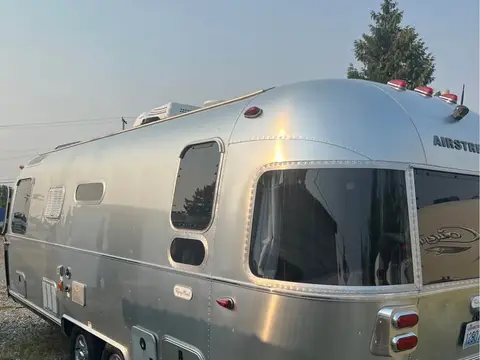 2021 Airstream Flying Cloud Twin — photo 4