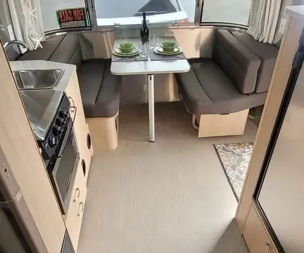 2019 Airstream Flying Cloud 19' Corner Bed 19 ft — photo 5