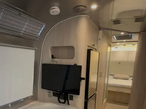 2019 Airstream Globetrotter 27 ft — photo 5
