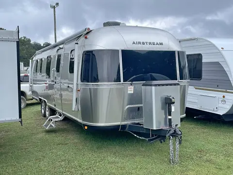 2023 Airstream Classic — photo 1