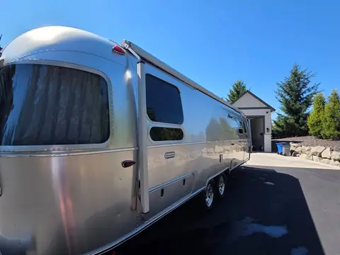 2024 Airstream International — photo 3