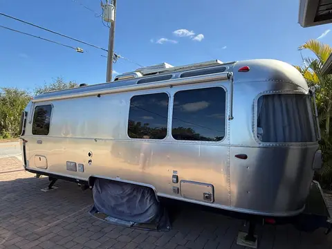 2021 Airstream Globetrotter — photo 2