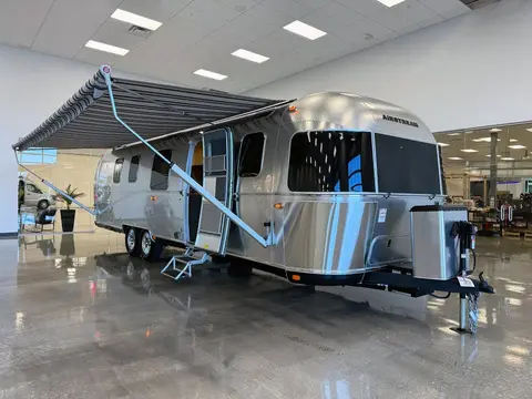 2026 Airstream Classic 33FBQ — photo 5