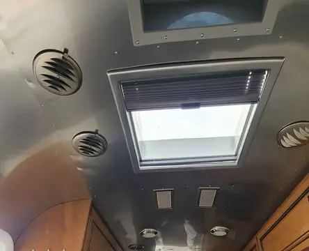 2020 Airstream Classic 30RB Twin — photo 4