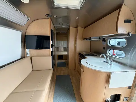 2017 Airstream Flying Cloud 25FB — photo 3