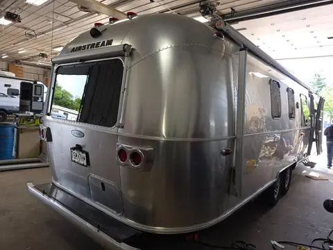 2019 Airstream Classic 33FB Q — photo 5