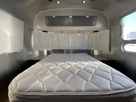 2019 Airstream International — photo 5