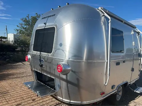 2027 Airstream World Traveler 17RB — photo 5