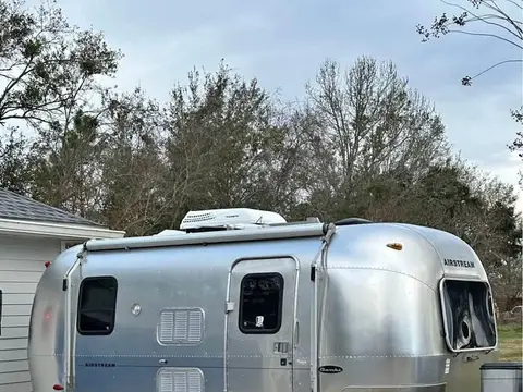 2005 Airstream Bambi 19’ — photo 1