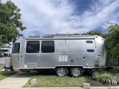 2017 Airstream Flying Cloud 23D — photo 3
