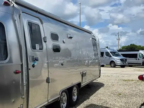 2020 Airstream Flying Cloud 27FBQ — photo 4