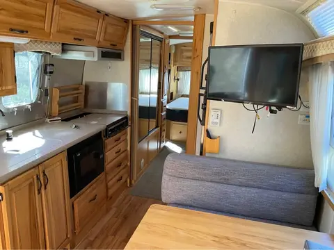 2010 Airstream Classic — photo 4