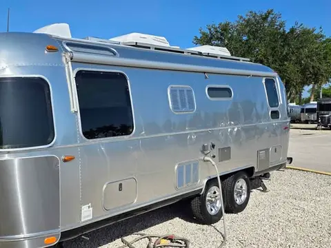 2019 Airstream Flying Cloud 25RBT — photo 2