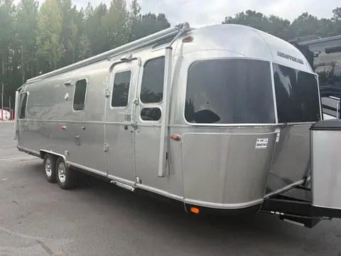 2021 Airstream Classic 30RB — photo 2