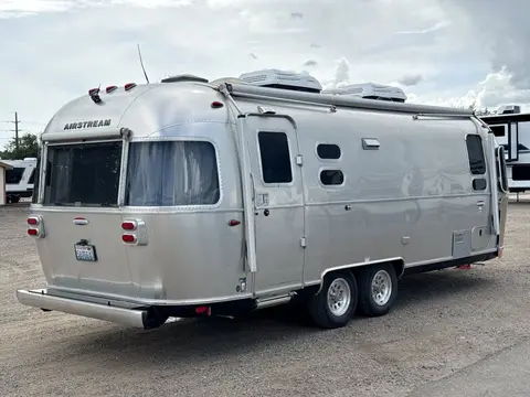 2017 Airstream International Serenity 25FB — photo 4