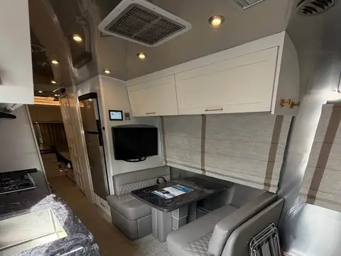 2025 Airstream Classic 30RBT — photo 4