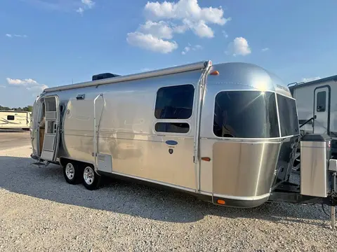 2011 Airstream Classic 27FB — photo 1