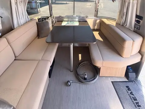 2020 Airstream Flying Cloud 25RB — photo 5