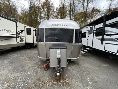 2018 Airstream International 27FB — photo 3