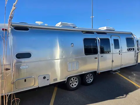 2021 Airstream Flying Cloud 30 FBQ bunks — photo 2
