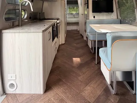 2023 Airstream International 30RB “Coastal Cove” 30 ft — photo 3