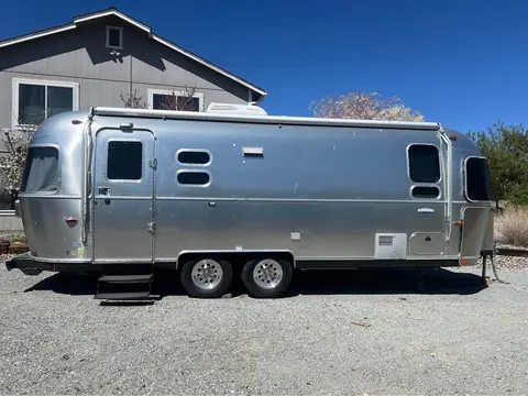2013 Airstream International — photo 2