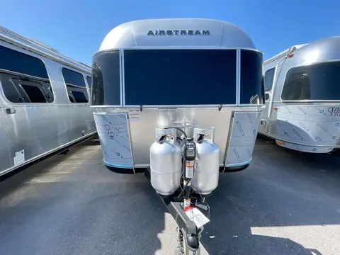 2026 Airstream Classic 28RBT — photo 2