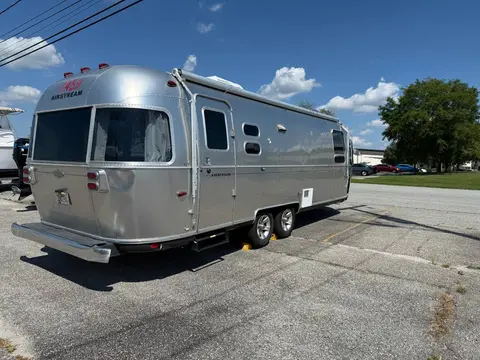 2010 Airstream Flying Cloud 27FB; — photo 3