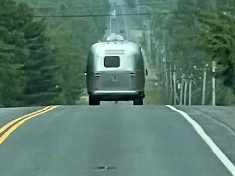 2010 Airstream Flying Cloud 23FB — photo 2